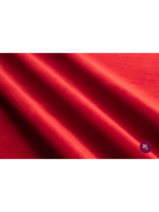 Catifea roșie elastică