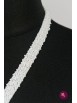 Bandă albă cu mărgeluțe sidefate accesorizată manual