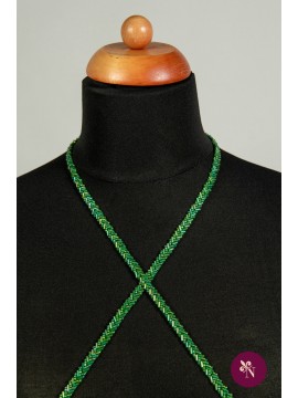 Bandă verde crud accesorizată manual cu mărgeluțe
