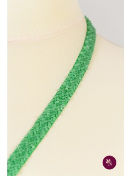 Bandă verde cu mărgeluțe accesorizată manual