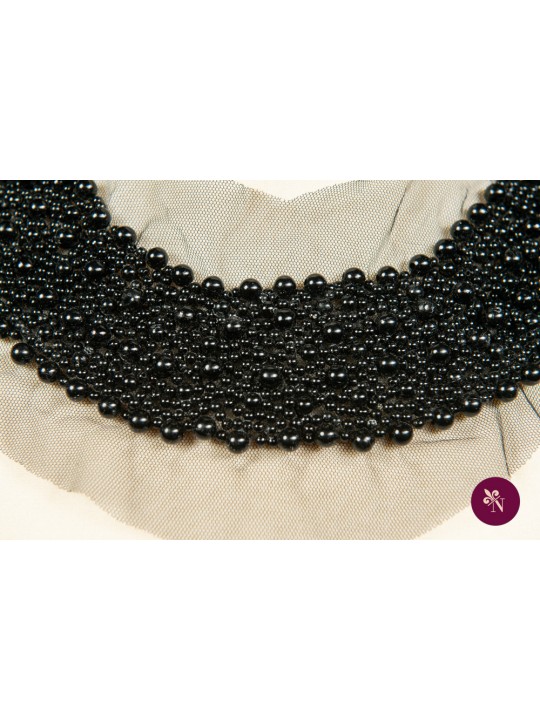 Guler negru cu perle și mărgeluțe