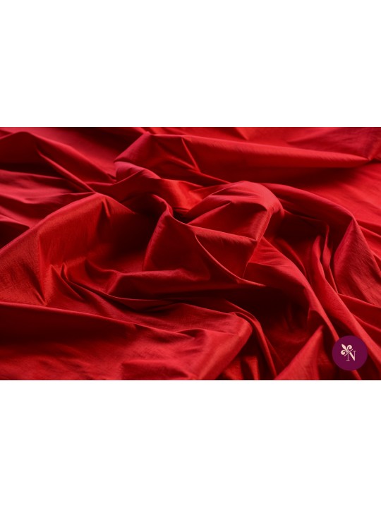 Tafta elastică roșie
