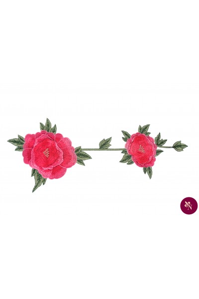 Aplicație brodată cu flori 3D roz și frunze verzi
