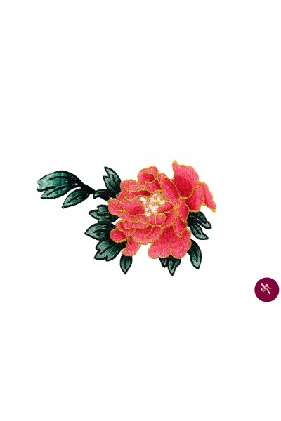 Aplicație brodată cu floare roz și frunze verzi