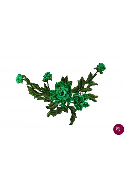 Aplicație brodată cu flori 3D și frunze verzi