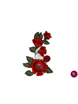 Aplicație brodată  cu flori roșii și frunze verzi