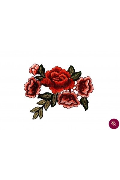 Aplicație brodată cu flori roșii și frunze verzi