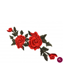 Aplicație brodată cu flori roșii și frunze verzi