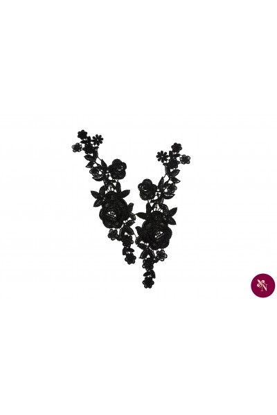 Aplicație brodată neagră cu model floral și ramuri 