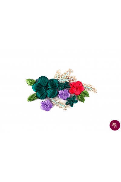 Model floral multicolor din panglici pe bază din tulle