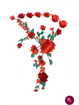 Aplicație brodată cu  flori roșii și ramuri verzi