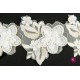 Dantelă albă-aurie cu flori 3D și mărgele